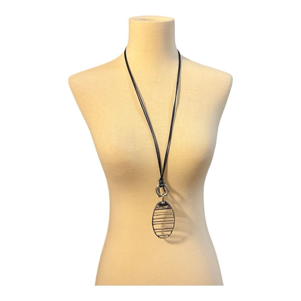 Chico’s blue chord necklace with pendant NWT